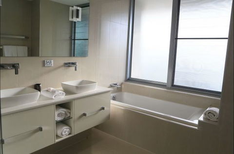 Aqua Aqua Luxury Penthouses - VIC Tourism 7