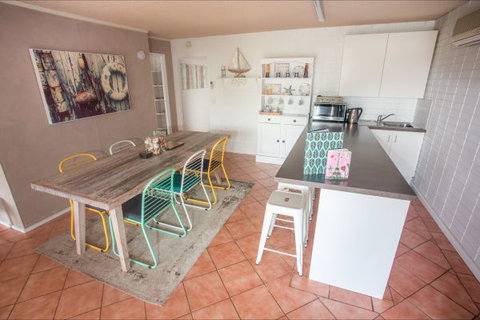 Arlingtons Accommodation - VIC Tourism 4