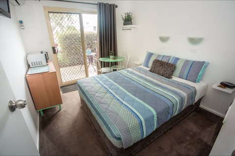 Arlingtons Accommodation - VIC Tourism 6