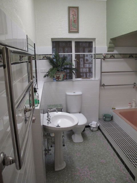 B&B Wodonga - Art Deco Accommodation - VIC Tourism 8