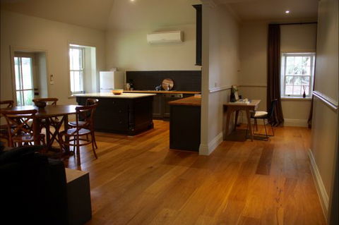 Barunah Plains Station - Cool Cottage - VIC Tourism 5