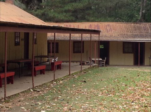 Bright Cabin & Caravan Park - VIC Tourism 1