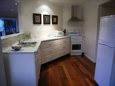 C-Deck Beach House Apartment - VIC Tourism 2