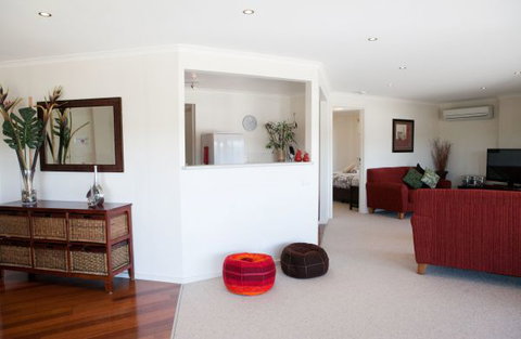 C-Deck Beach House Apartment - VIC Tourism 5