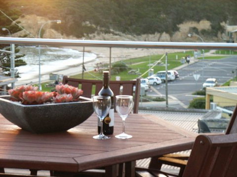 C-Deck Beach House Apartment - VIC Tourism 6