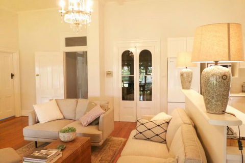 Cadogan Central Luxury - VIC Tourism 1