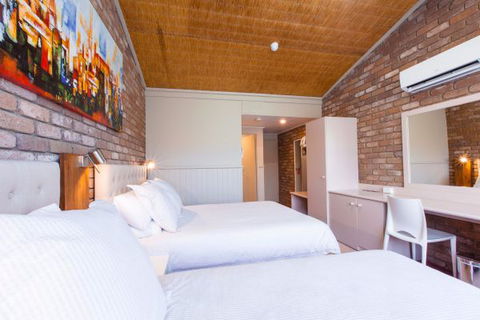 Farnham Court Motel - VIC Tourism 2