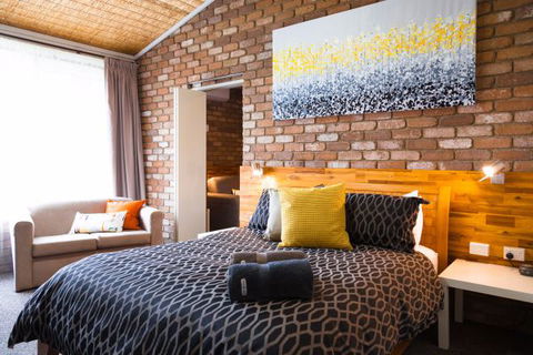 Farnham Court Motel - VIC Tourism 4