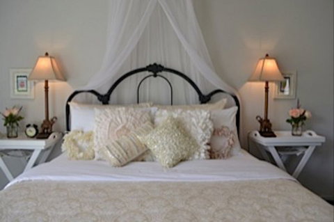 Garden Cottage B And B - VIC Tourism 0