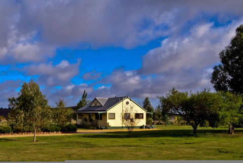 Heatherington Cottage - VIC Tourism 0