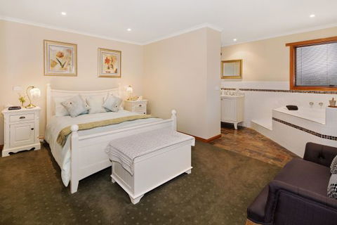 Heatherington Cottage - VIC Tourism 7