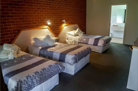 Hungry Horse Hotel Molesworth - VIC Tourism 5