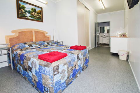 Tropical Lodge - VIC Tourism 0