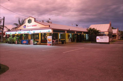 Tropical Lodge - VIC Tourism 3