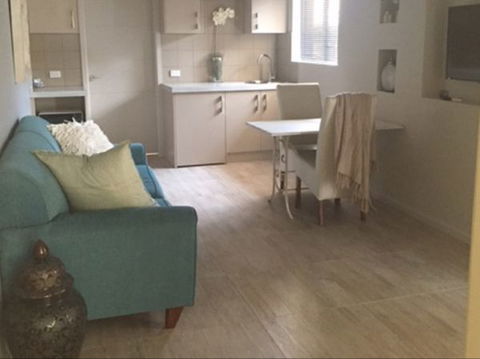 Kindred Studio Apartments - VIC Tourism 0