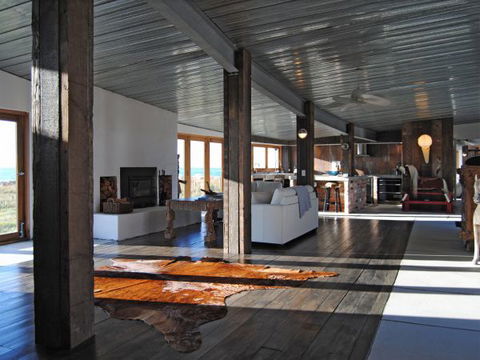 Malibu On The Beach - VIC Tourism 2