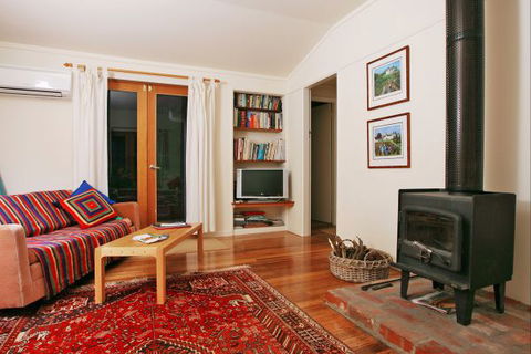 Oakhill Cottage - VIC Tourism 1