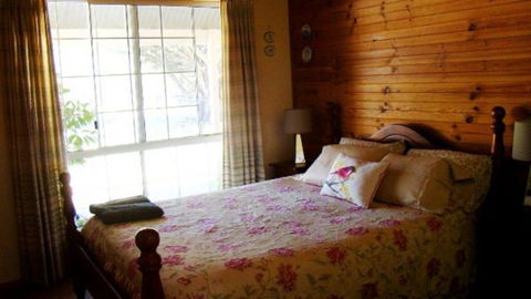 Peppertree Cottage - VIC Tourism 2