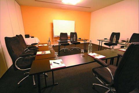 Ramada Encore Dandenong - VIC Tourism 0