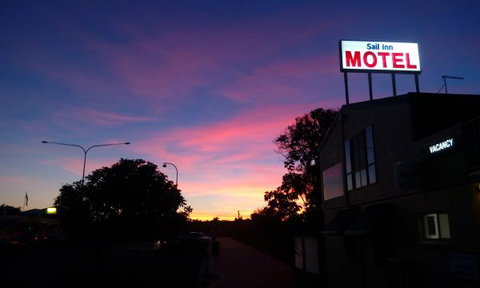 Sail Inn - Yeppoon - VIC Tourism 8