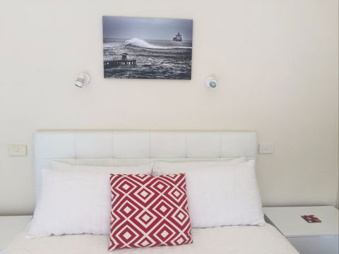 Springtide Studio Apartments - VIC Tourism 0