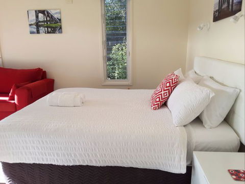Springtide Studio Apartments - VIC Tourism 1
