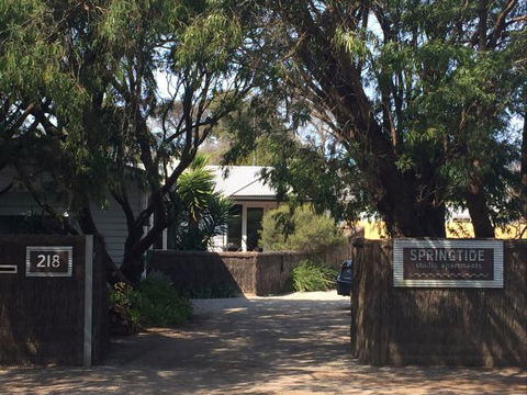Springtide Studio Apartments - VIC Tourism 4