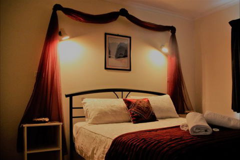 Sundial Holiday Apartments - VIC Tourism 3