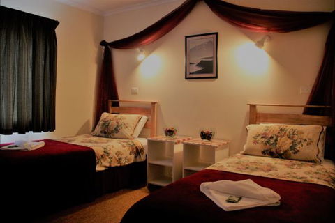 Sundial Holiday Apartments - VIC Tourism 4