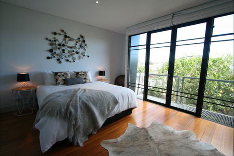 Two Five Zero / Richmond - VIC Tourism 0