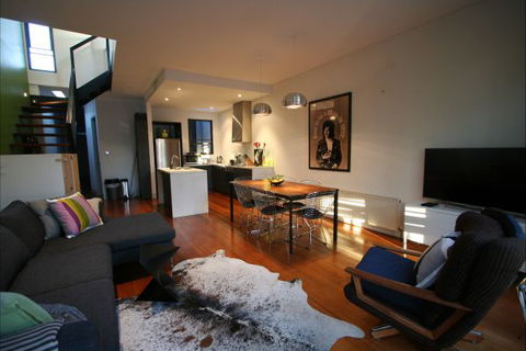 Two Five Zero / Richmond - VIC Tourism 1