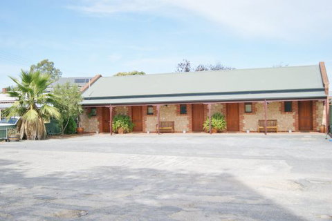 Valley Hotel Motel - VIC Tourism 1