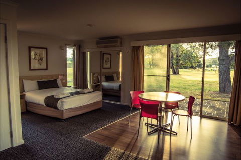 Yowani Country Club - VIC Tourism 0