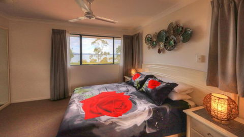 Dolphin Waters Holiday Apartments - VIC Tourism 0