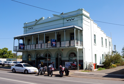 Tattersalls Hotel - VIC Tourism 0