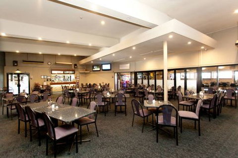 Manning River Hotel - VIC Tourism 3