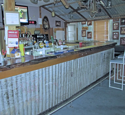 Oasis Hotel Motel - VIC Tourism 4