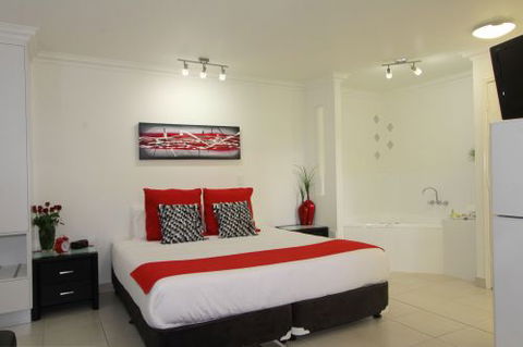 Charm City Motel - VIC Tourism 8
