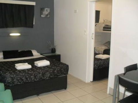 Charm City Motel - VIC Tourism 15