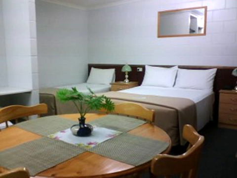 Ayrline Motel - VIC Tourism 0