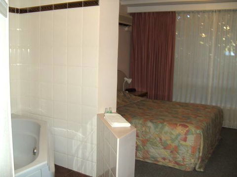 Barkley Inn - VIC Tourism 4