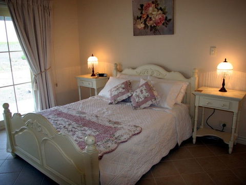 Barossa Vineyard Cottages - VIC Tourism 0