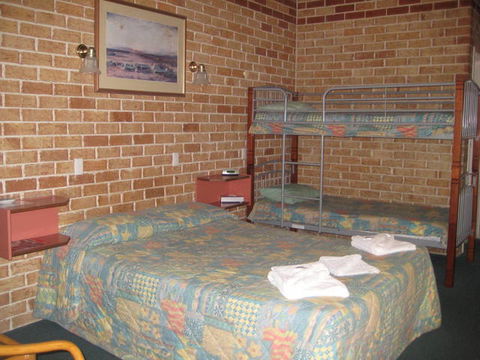 Beenleigh Village Motel - VIC Tourism 3