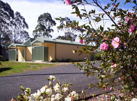 Bega Caravan Park - VIC Tourism 0