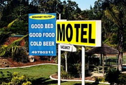 Benaraby Hilltop Motor Inn - VIC Tourism 0