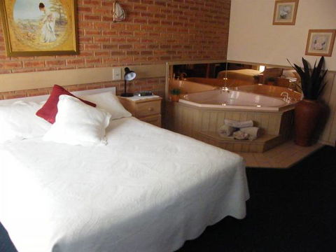 BEST WESTERN Colonial Motor Inn Bairnsdale - VIC Tourism 1