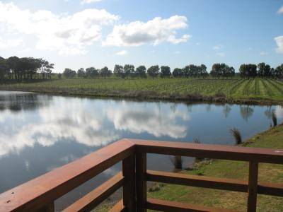 Bettenay's Lakeside Loft Spa Apartment - VIC Tourism 1
