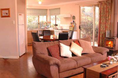 Bettenay's Lakeside Loft Spa Apartment - VIC Tourism 2