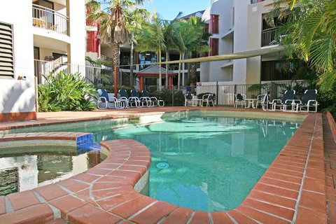 Burleigh On The Beach - VIC Tourism 0