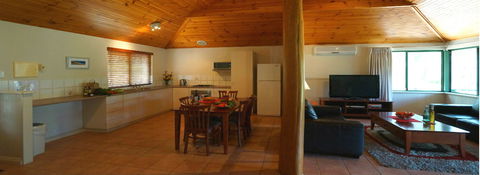 Bushy Lake Chalets - VIC Tourism 2